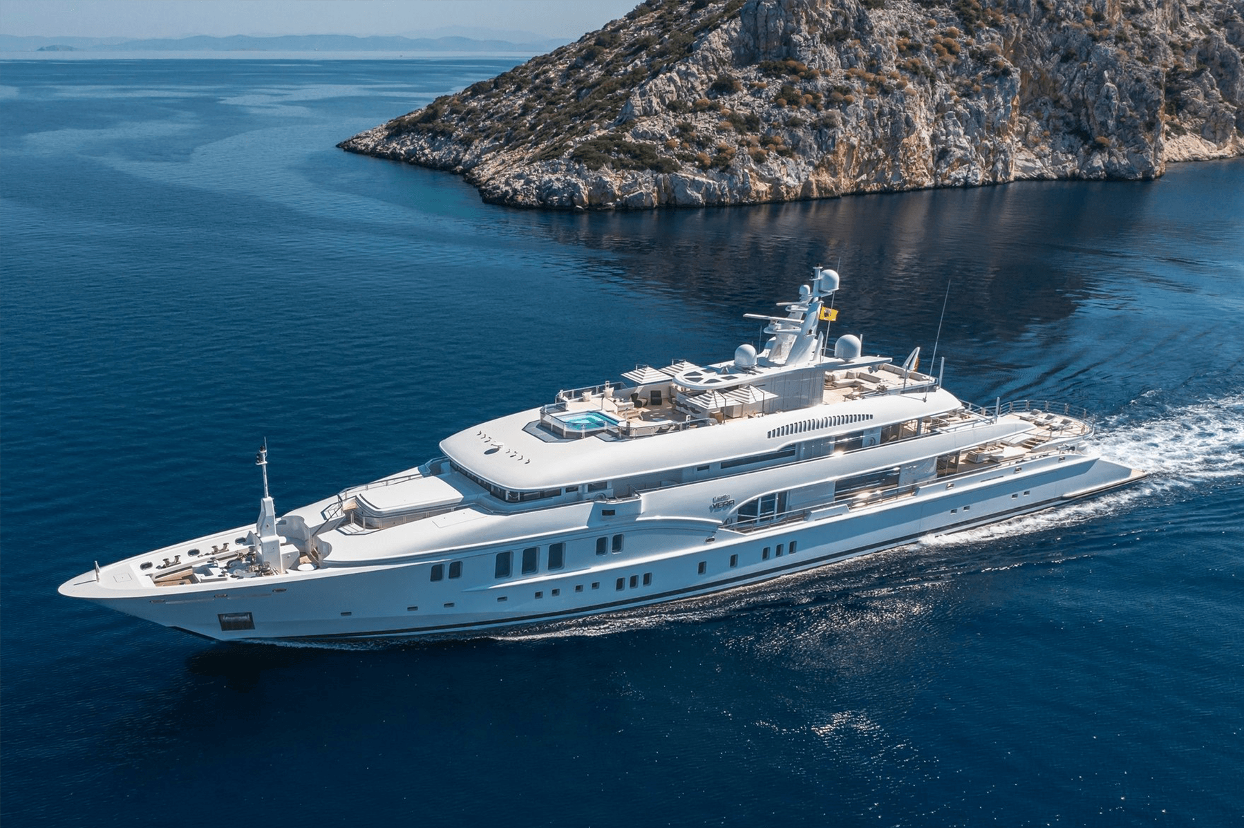 LADY VERA YACHT CHARTER.png