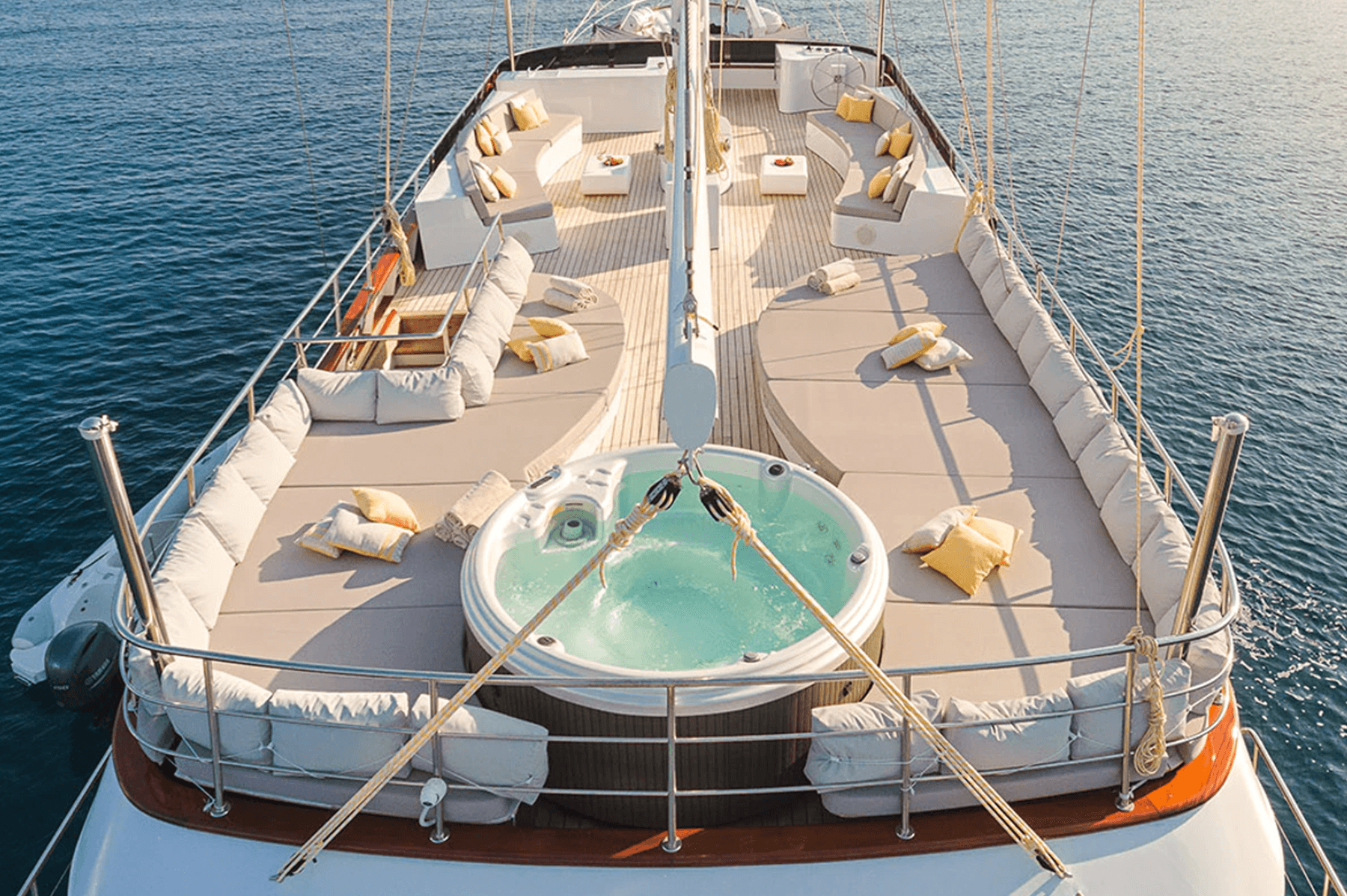 Lady Gita Yacht Croatia Deck.png