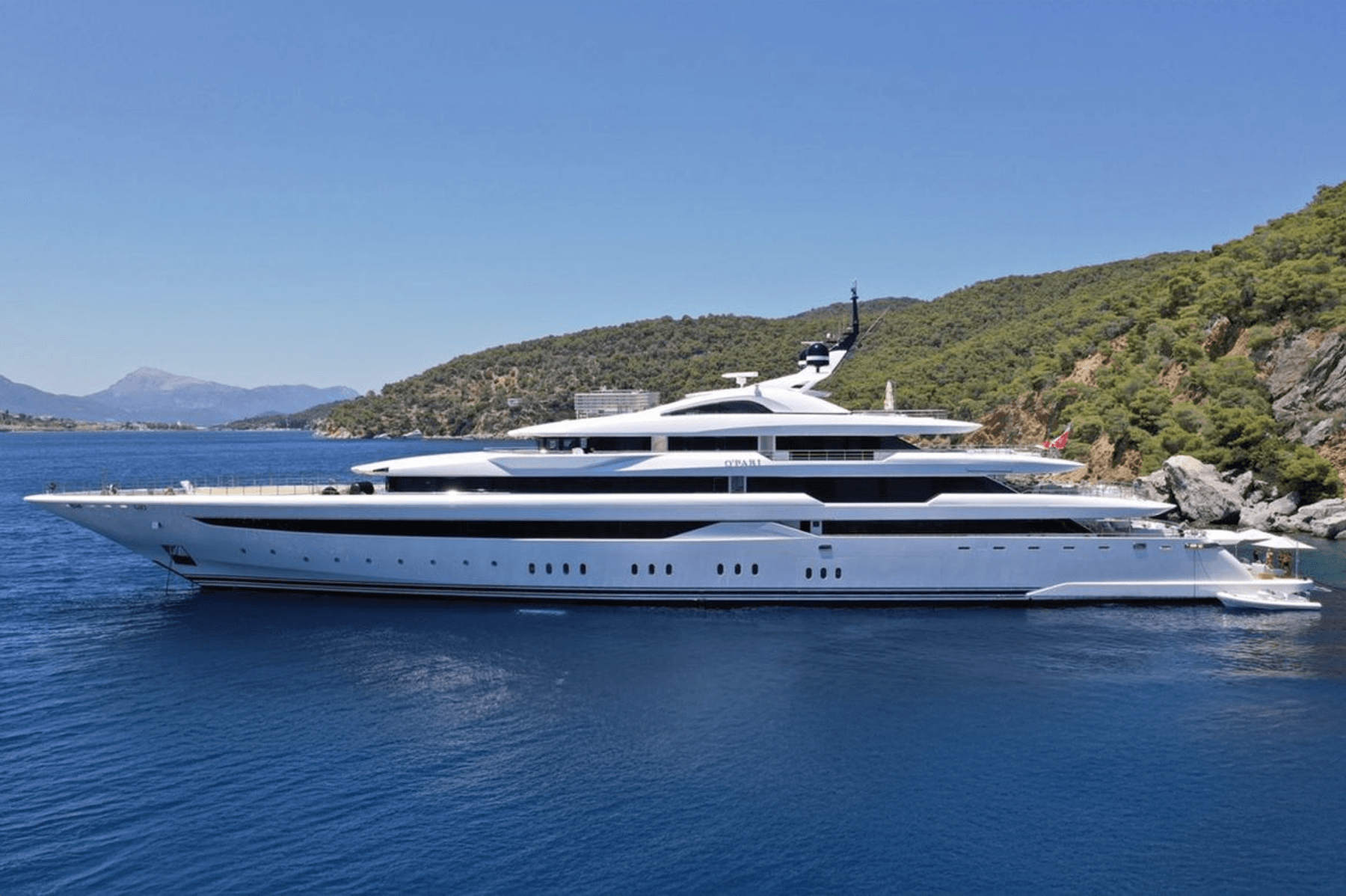 O'PARI YACHT CHARTER.png
