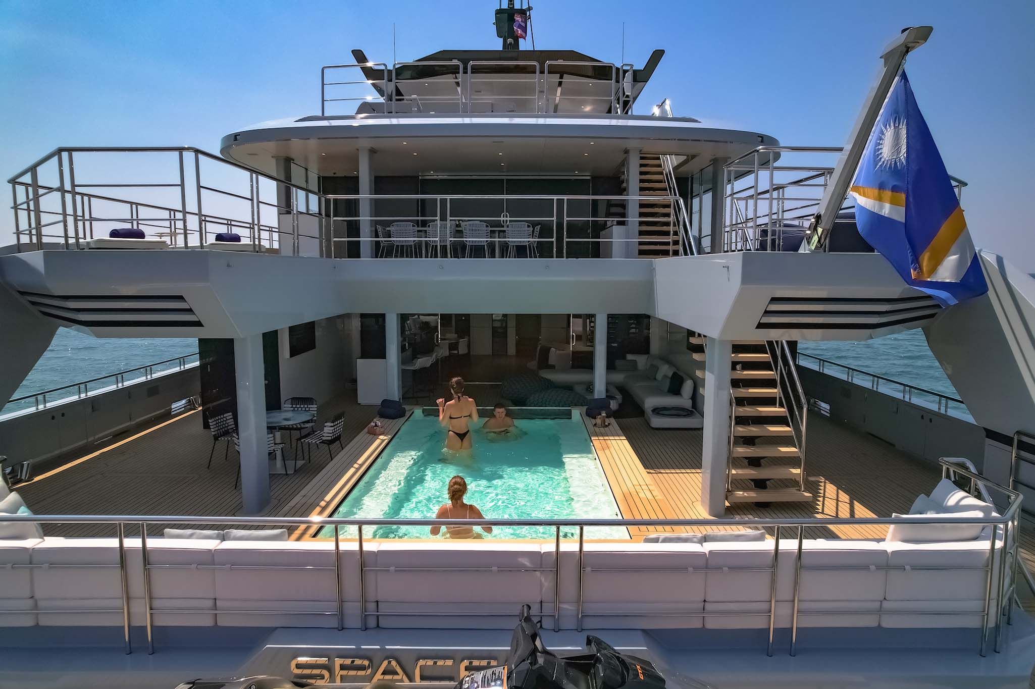 Spacecat Deck with Infinity Pool