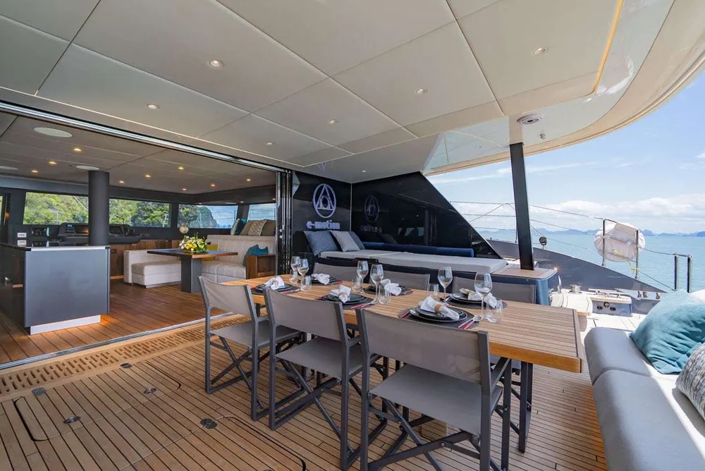 yacht-588608