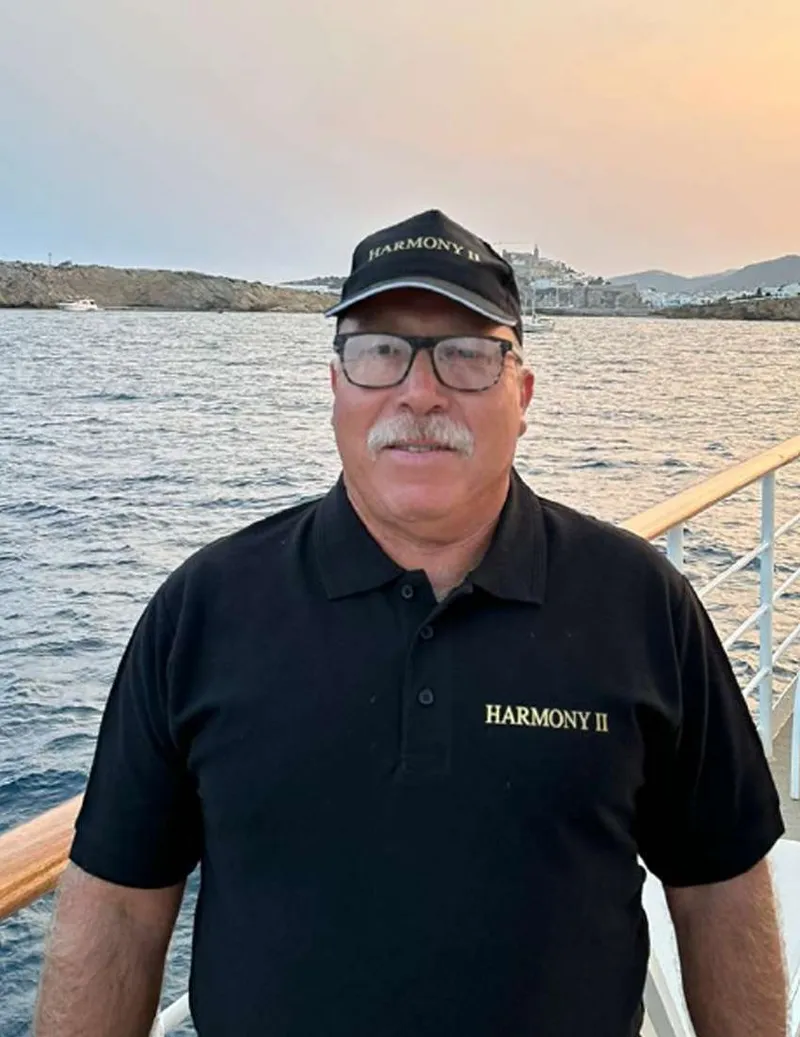 crew-2051548