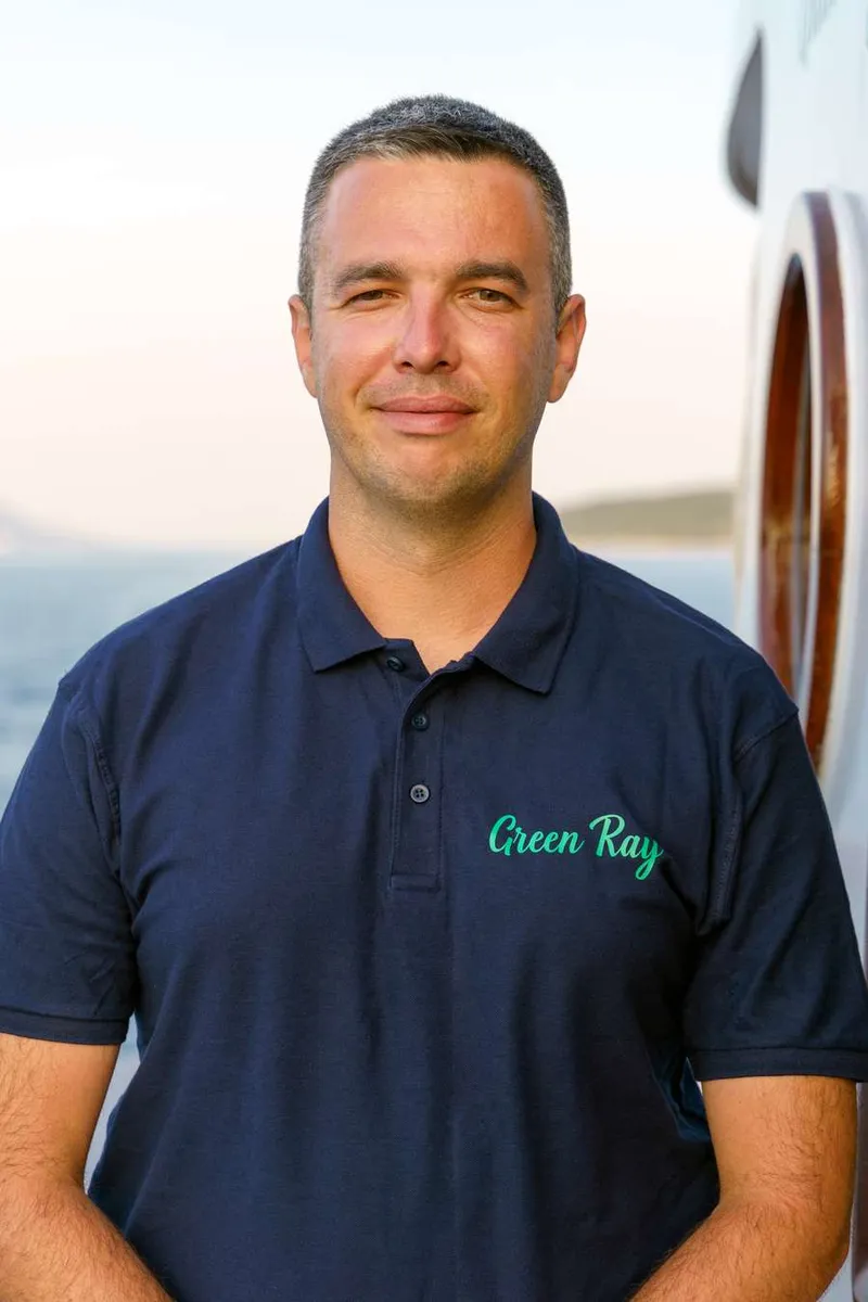 crew-1995419