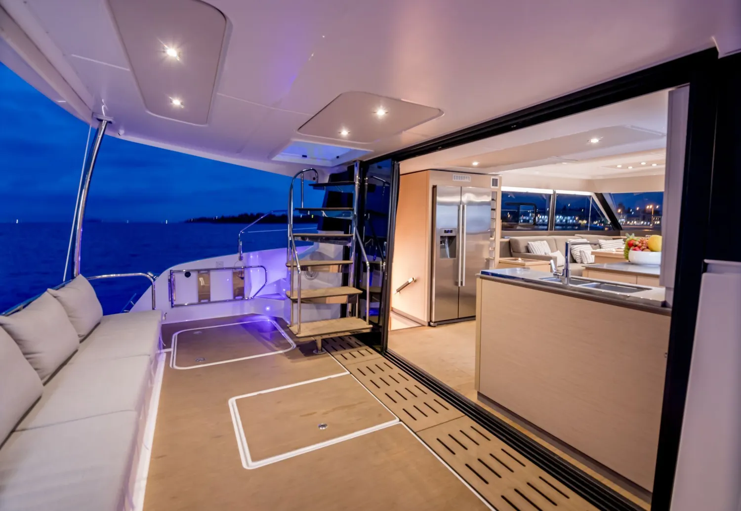 yacht-601335