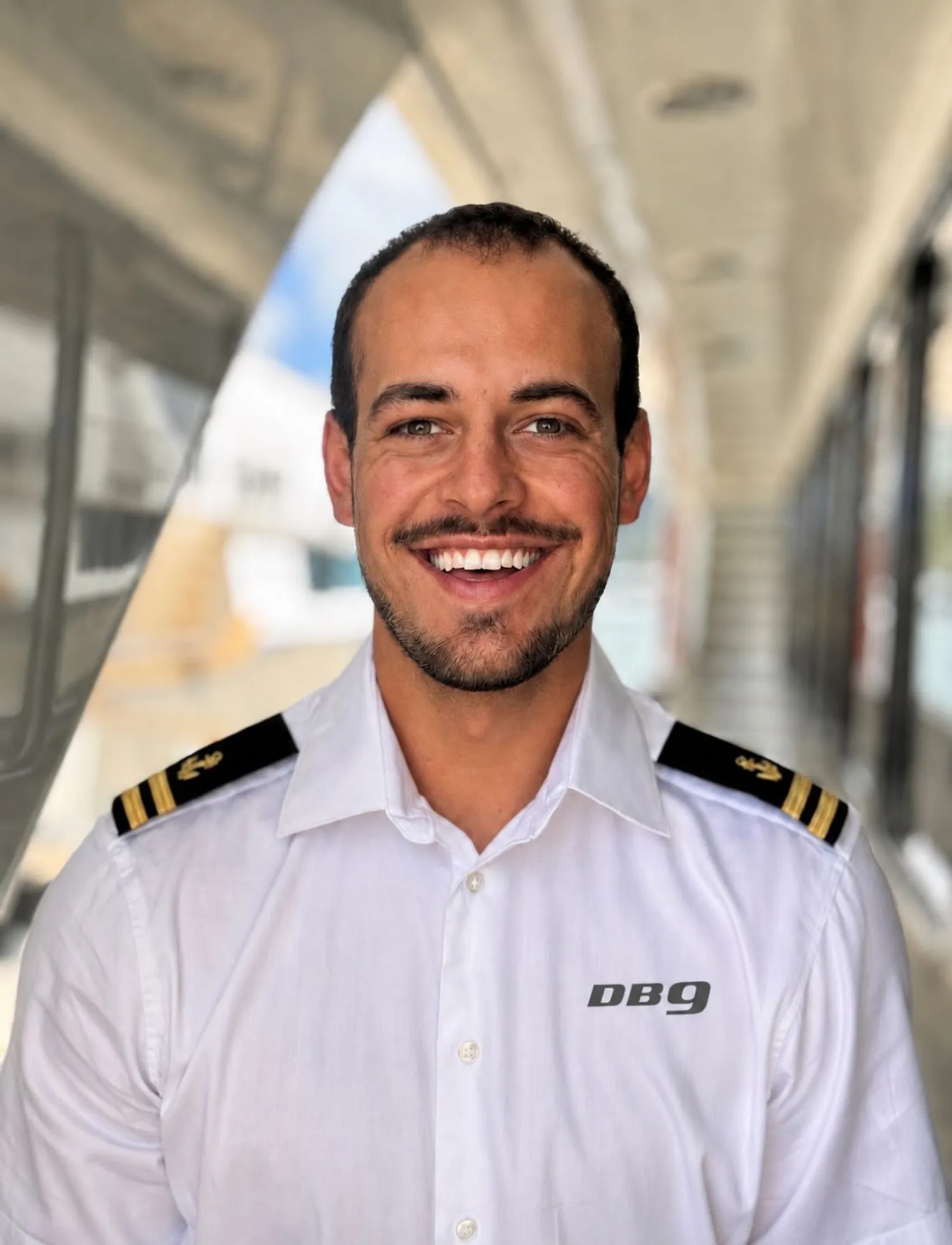 crew-2050855