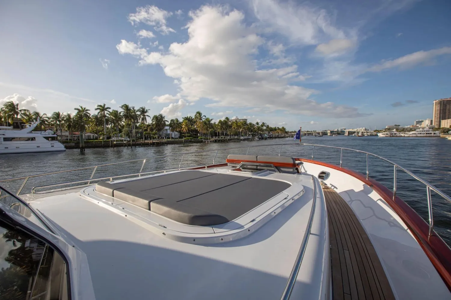 yacht-574137