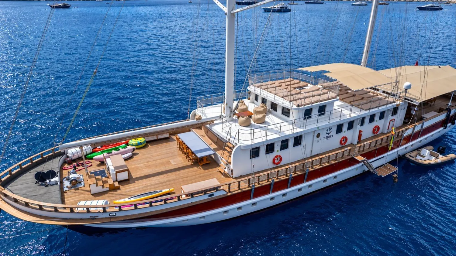 yacht-605940