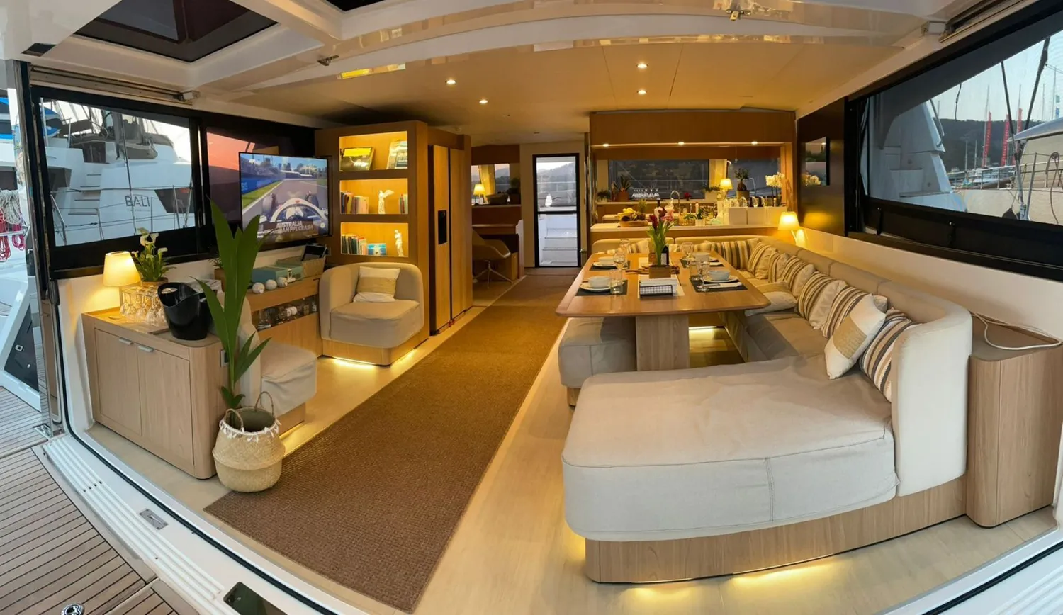 yacht-606079
