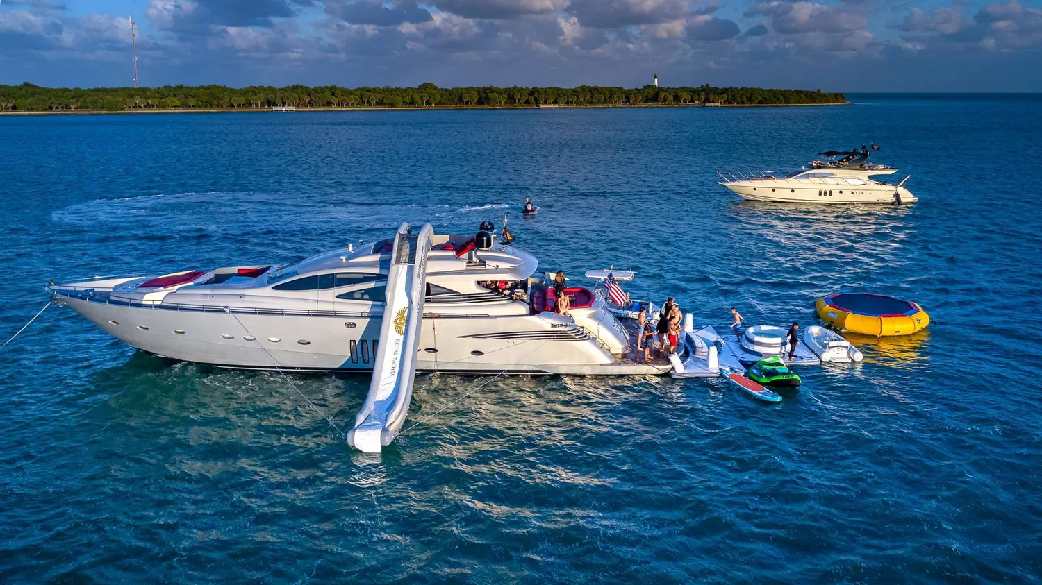 yacht-588906