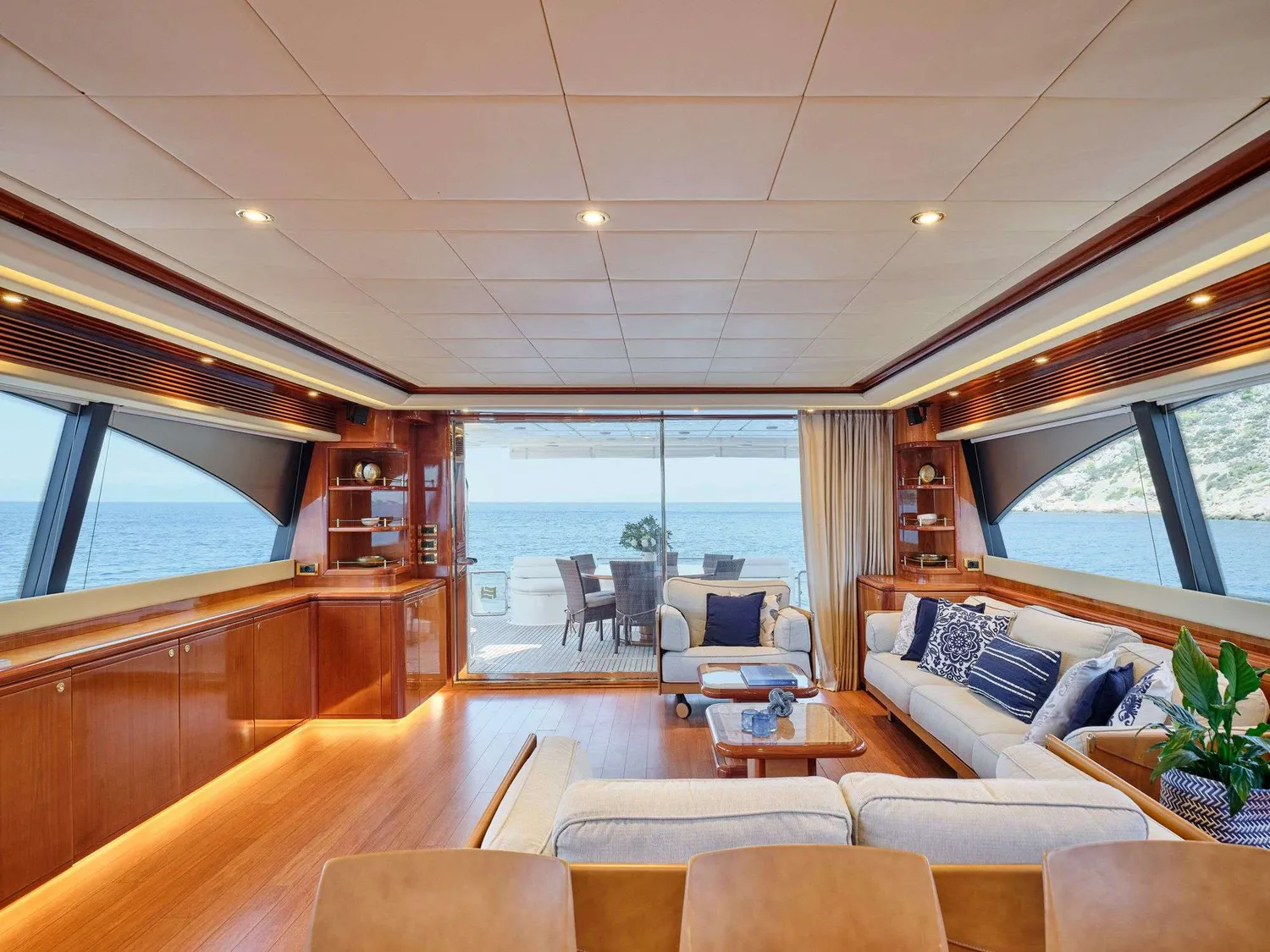 yacht-570471