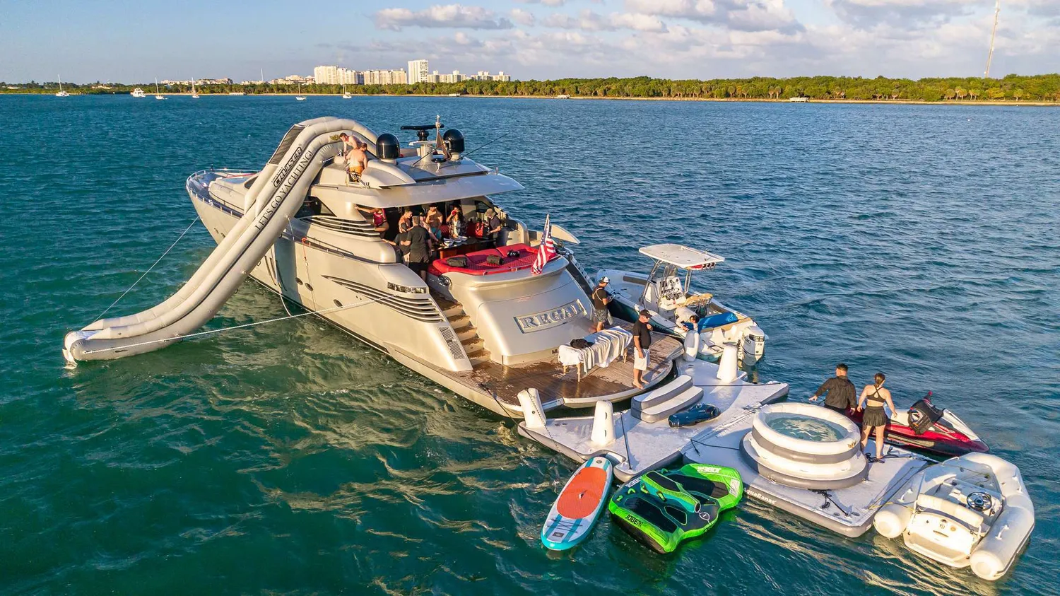 yacht-588905