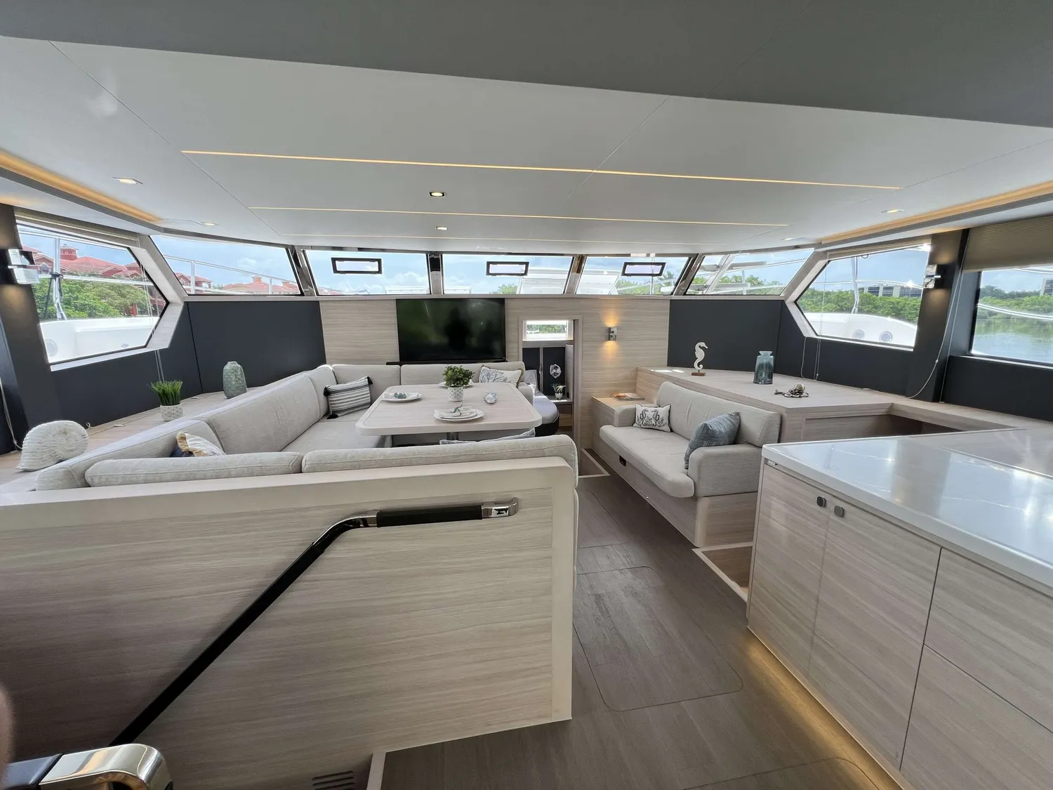 yacht-592025