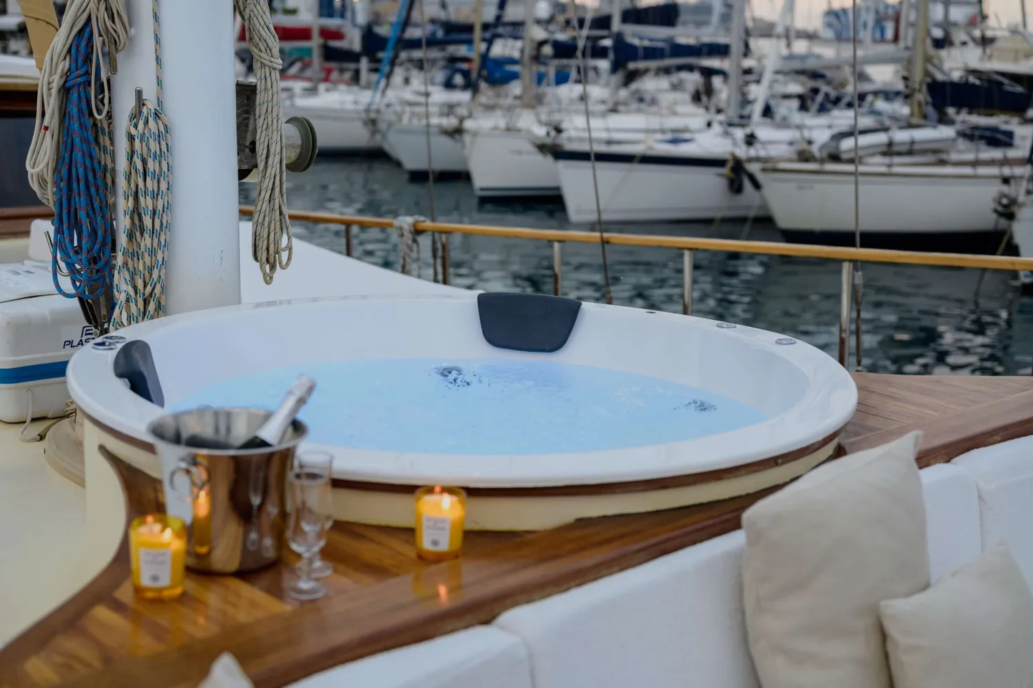 yacht-569088