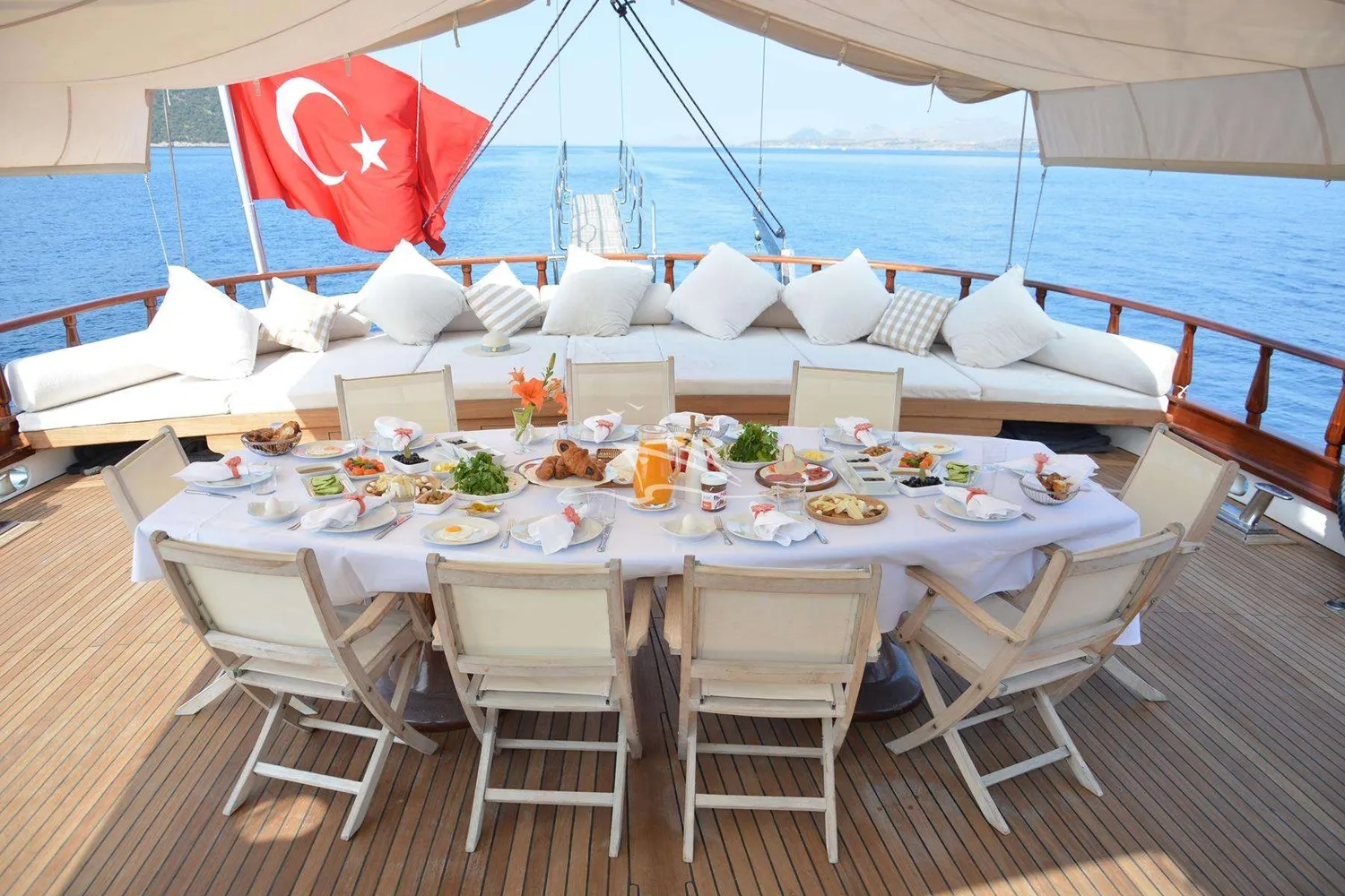 yacht-591773