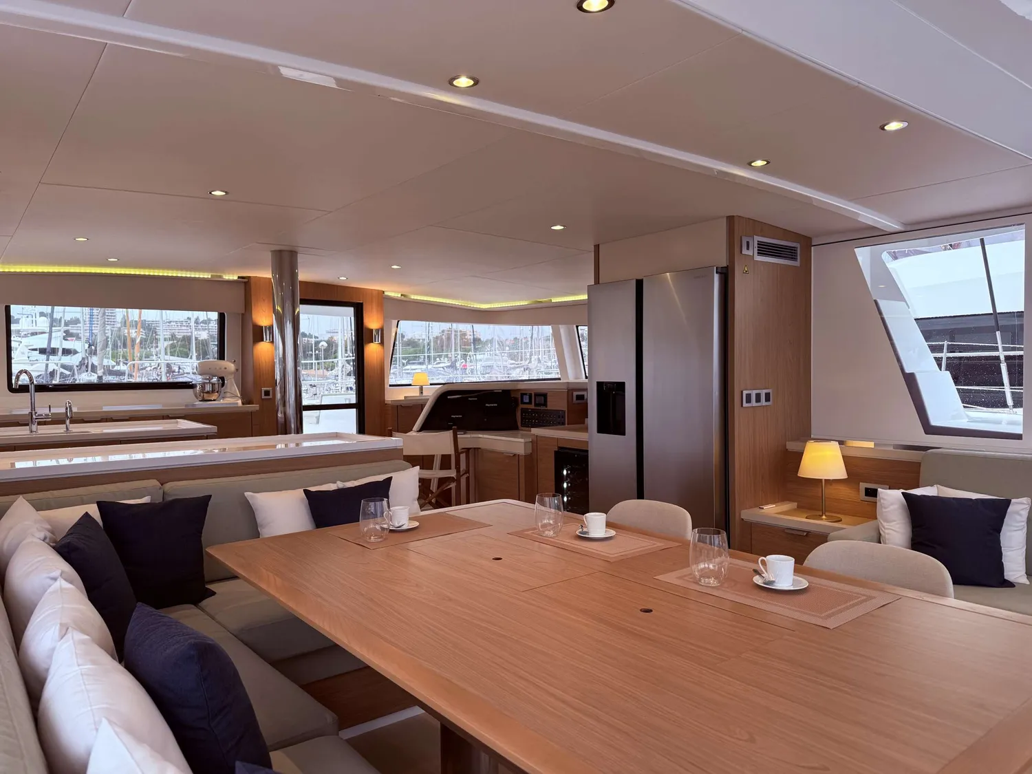 yacht-586638