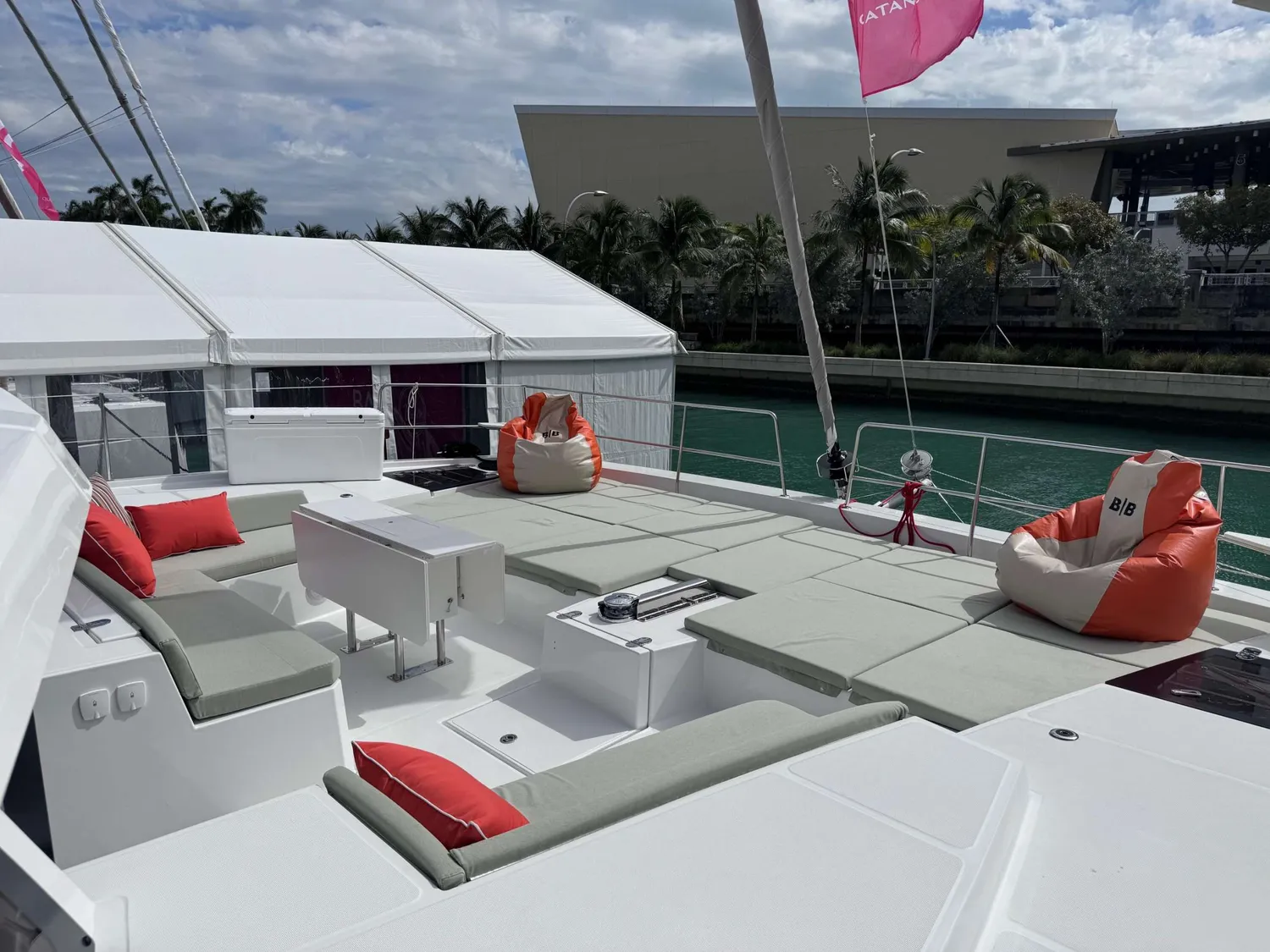 yacht-588495