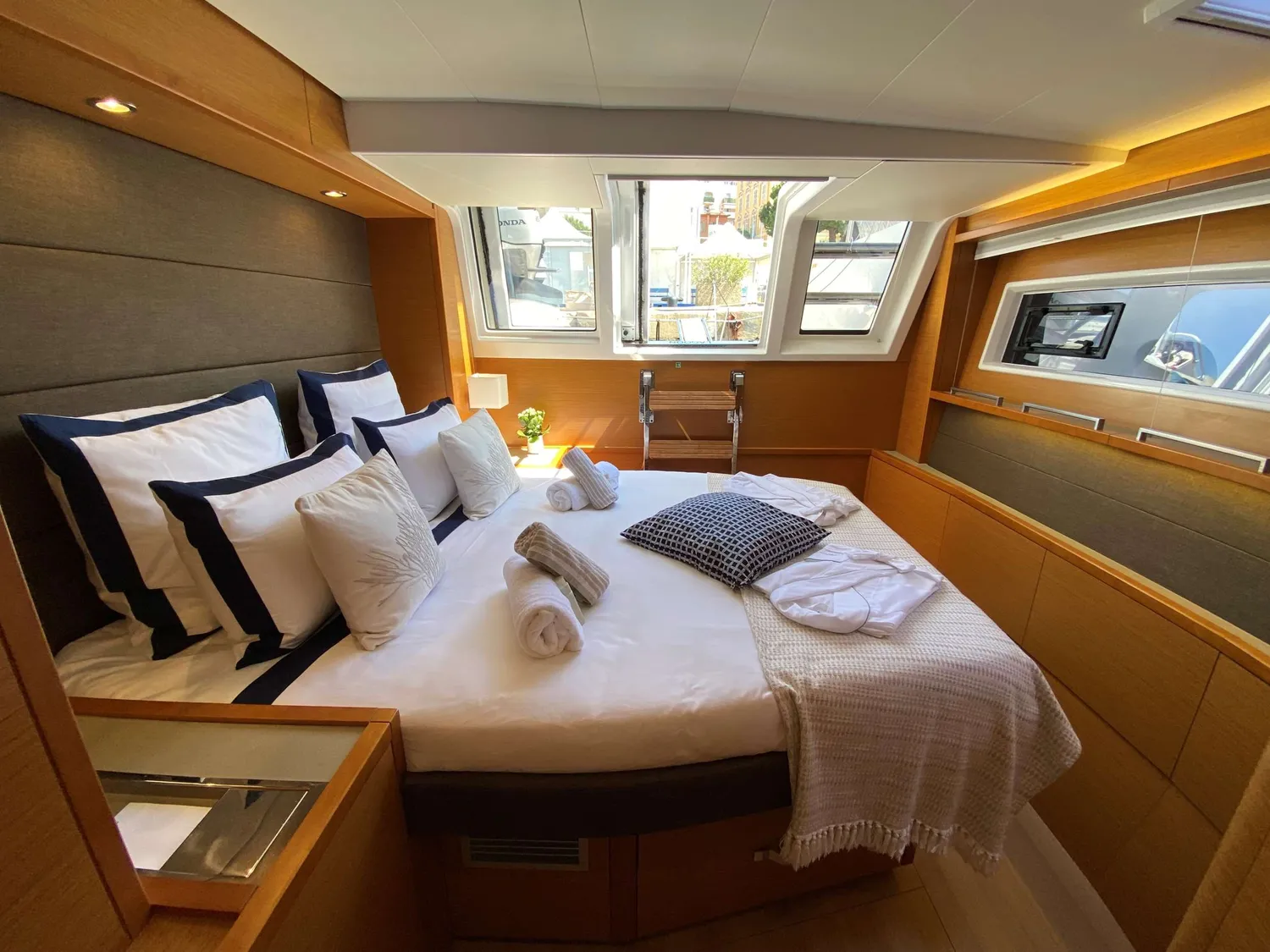 yacht-580456